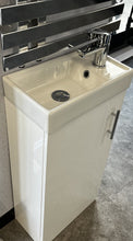 Load image into Gallery viewer, Bathrooms Liverpool Showroom Images